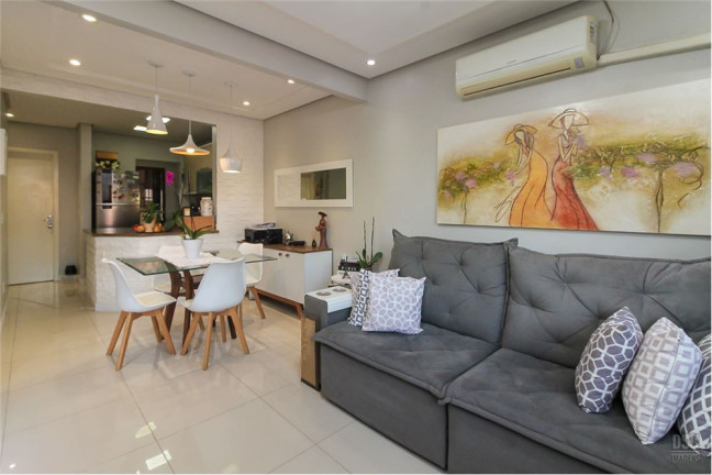 Imagem Casa com 3 Quartos à Venda, em Hípica - Porto Alegre Imagem Casa com 3 Quartos à Venda, em Hípica - Porto Alegre
