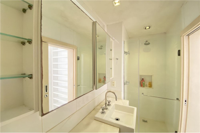 Imagem Apartamento com 3 Quartos à Venda, 107 m² em Copacabana - Rio De Janeiro Imagem Apartamento com 3 Quartos à Venda, 107 m² em Copacabana - Rio De Janeiro