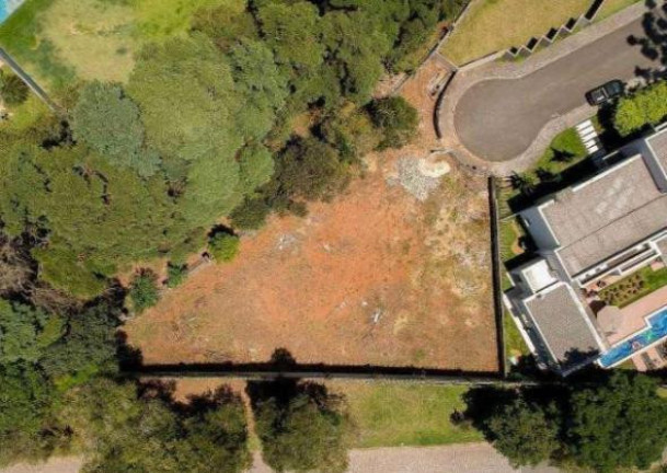 Imagem Terreno à Venda, 874 m² em Orleans - Curitiba Imagem Terreno à Venda, 874 m² em Orleans - Curitiba