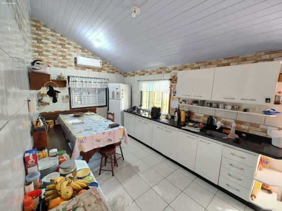 Imagem Casa com 5 Quartos à Venda, 244 m² em Centro - Joinville