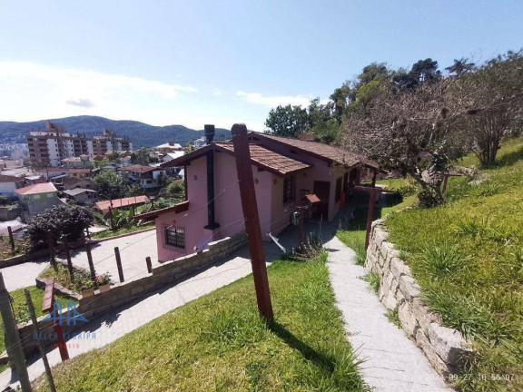 Imagem Casa com 5 Quartos à Venda, 328 m² em Córrego Grande - Florianópolis Imagem Casa com 5 Quartos à Venda, 328 m² em Córrego Grande - Florianópolis