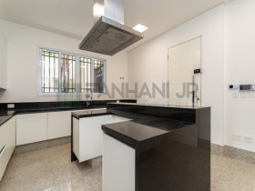 Casa com 3 Quartos à Venda, 600 m² em Vila Nova Conceição - São Paulo