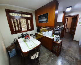Sobrado com 4 Quartos à Venda, 380 m² em Bela Aliança - São Paulo