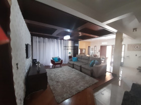 Sobrado com 3 Quartos à Venda,  em Vila Liberdade - Jundiaí