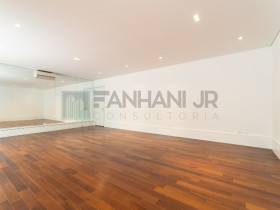Casa com 3 Quartos à Venda, 600 m² em Vila Nova Conceição - São Paulo