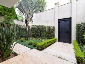 Casa com 3 Quartos à Venda, 600 m² em Vila Nova Conceição - São Paulo