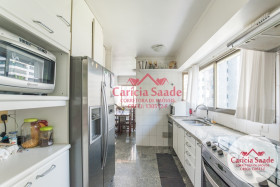 Apartamento com 3 Quartos à Venda, 190 m² em Aclimação - São Paulo