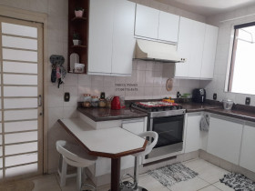 Sobrado com 3 Quartos à Venda,  em Vila Liberdade - Jundiaí