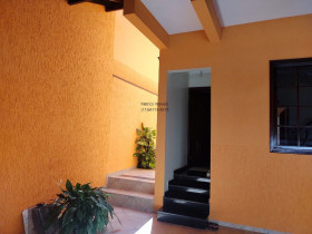 Imóvel com 3 Quartos à Venda,  em Vila Jeriva - Várzea Paulista