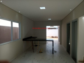 Sobrado com 4 Quartos à Venda, 250 m² em Jardim Ermida - Jundiaí