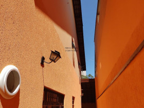 Imóvel com 3 Quartos à Venda,  em Vila Jeriva - Várzea Paulista