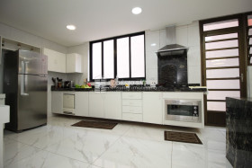 Sobrado com 4 Quartos à Venda, 600 m² em Jardim Da Glória - São Paulo