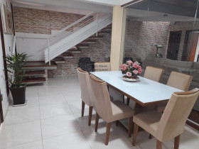 Sobrado com 3 Quartos à Venda,  em Vila Liberdade - Jundiaí