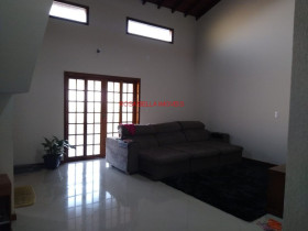 Sobrado com 3 Quartos à Venda, 250 m² em Vila Aparecida - Jundiaí