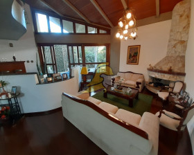 Sobrado com 4 Quartos à Venda, 380 m² em Bela Aliança - São Paulo