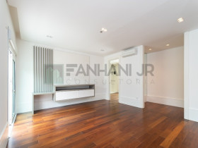 Casa com 3 Quartos à Venda, 600 m² em Vila Nova Conceição - São Paulo