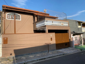 Sobrado com 3 Quartos à Venda, 181 m² em Vila Alvorada - Jundiaí