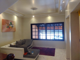 Imóvel com 3 Quartos à Venda,  em Vila Jeriva - Várzea Paulista