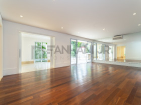 Casa com 3 Quartos à Venda, 600 m² em Vila Nova Conceição - São Paulo