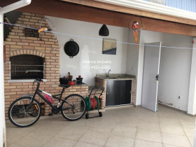 Imóvel com 3 Quartos à Venda,  em Vila Marlene - Jundiaí