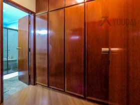 Casa com 4 Quartos à Venda,  em Bosque Da Saúde - São Paulo