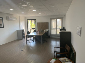 Imóvel Comercial à Venda ou Locação, 50 m² em Vila Hamburguesa - São Paulo