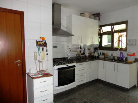 Imóvel com 4 Quartos para Alugar, 150 m² em Santa Efigênia - Belo Horizonte