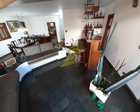 Sobrado com 4 Quartos à Venda, 380 m² em Bela Aliança - São Paulo