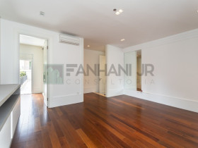 Casa com 3 Quartos à Venda, 600 m² em Vila Nova Conceição - São Paulo