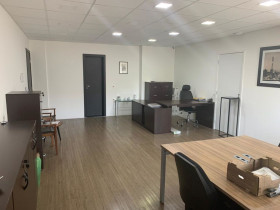 Imóvel Comercial à Venda ou Locação, 50 m² em Vila Hamburguesa - São Paulo