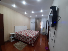Sobrado com 3 Quartos à Venda,  em Vila Liberdade - Jundiaí