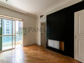 Imóvel com 4 Quartos à Venda, 490 m² em Jardim Paulistano - São Paulo