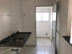 Apartamento com 2 Quartos para Alugar, 47 m² em Jardim Colonial - São Paulo