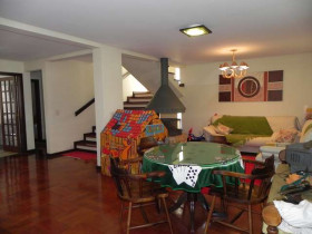 Casa com 4 Quartos à Venda, 570 m² em Várzea - Teresópolis