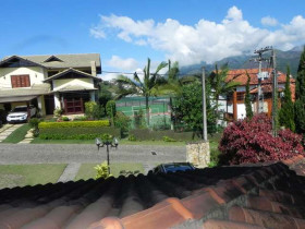 Casa com 4 Quartos à Venda, 570 m² em Várzea - Teresópolis