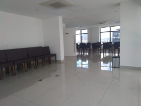 Sala Comercial à Venda ou Locação, 35 m² em Centro - Osasco