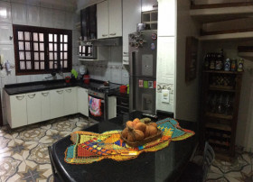 Casa com 3 Quartos à Venda, 280 m² em Limoeiro - São Paulo