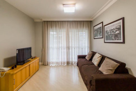 Flat com 2 Quartos à Venda ou Locação, 60 m² em Vila Nova Conceição - São Paulo
