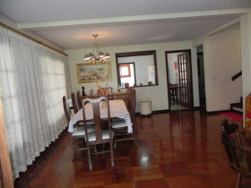 Casa com 4 Quartos à Venda, 570 m² em Várzea - Teresópolis