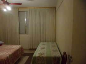 Apartamento com 2 Quartos à Venda ou Locação, 67 m² em Gonzaga - Santos