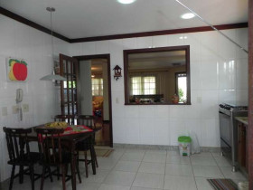 Casa com 4 Quartos à Venda, 570 m² em Várzea - Teresópolis