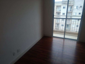 Apartamento com 2 Quartos para Alugar, 58 m² em Jardim Tupanci - Barueri
