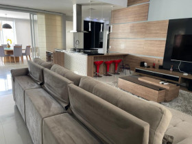 Casa de Condomínio com 3 Quartos à Venda, 330 m²em Jundiaí Mirim - Jundiaí