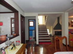 Casa com 4 Quartos à Venda, 570 m² em Várzea - Teresópolis