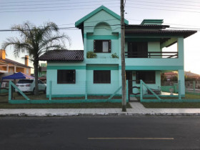 Sobrado com 4 Quartos à Venda, 185 m² em Capão Novo - Capão Da Canoa