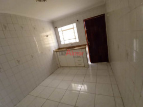 Sobrado com 3 Quartos para Alugar, 90 m² em Itaquera - São Paulo