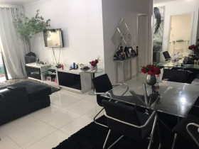 Apartamento com 2 Quartos à Venda, 228 m² em José Menino - Santos