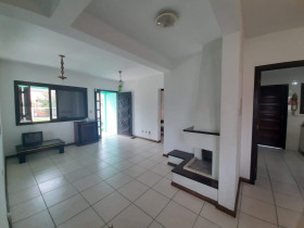 Sobrado com 4 Quartos à Venda, 185 m² em Capão Novo - Capão Da Canoa