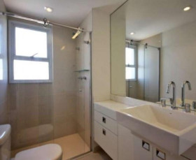 Apartamento com 3 Quartos à Venda ou Locação,  em Vila Uberabinha - São Paulo