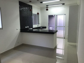 Sobrado com 3 Quartos à Venda, 180 m² em Jardim Das Indústrias - São José Dos Campos
